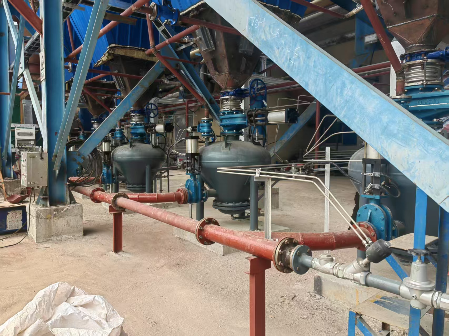 氣力輸送設(shè)備現(xiàn)場